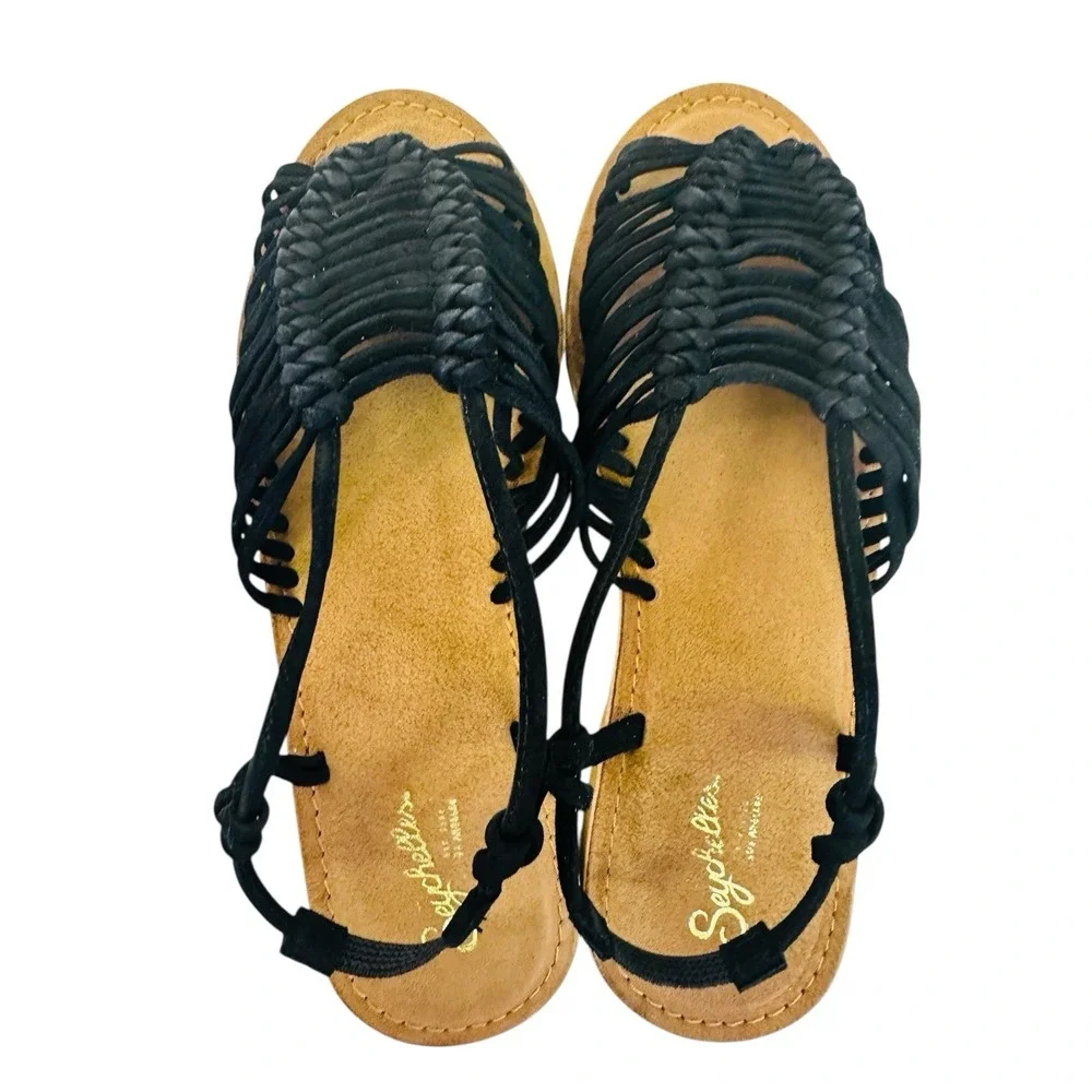 Seychelles women black